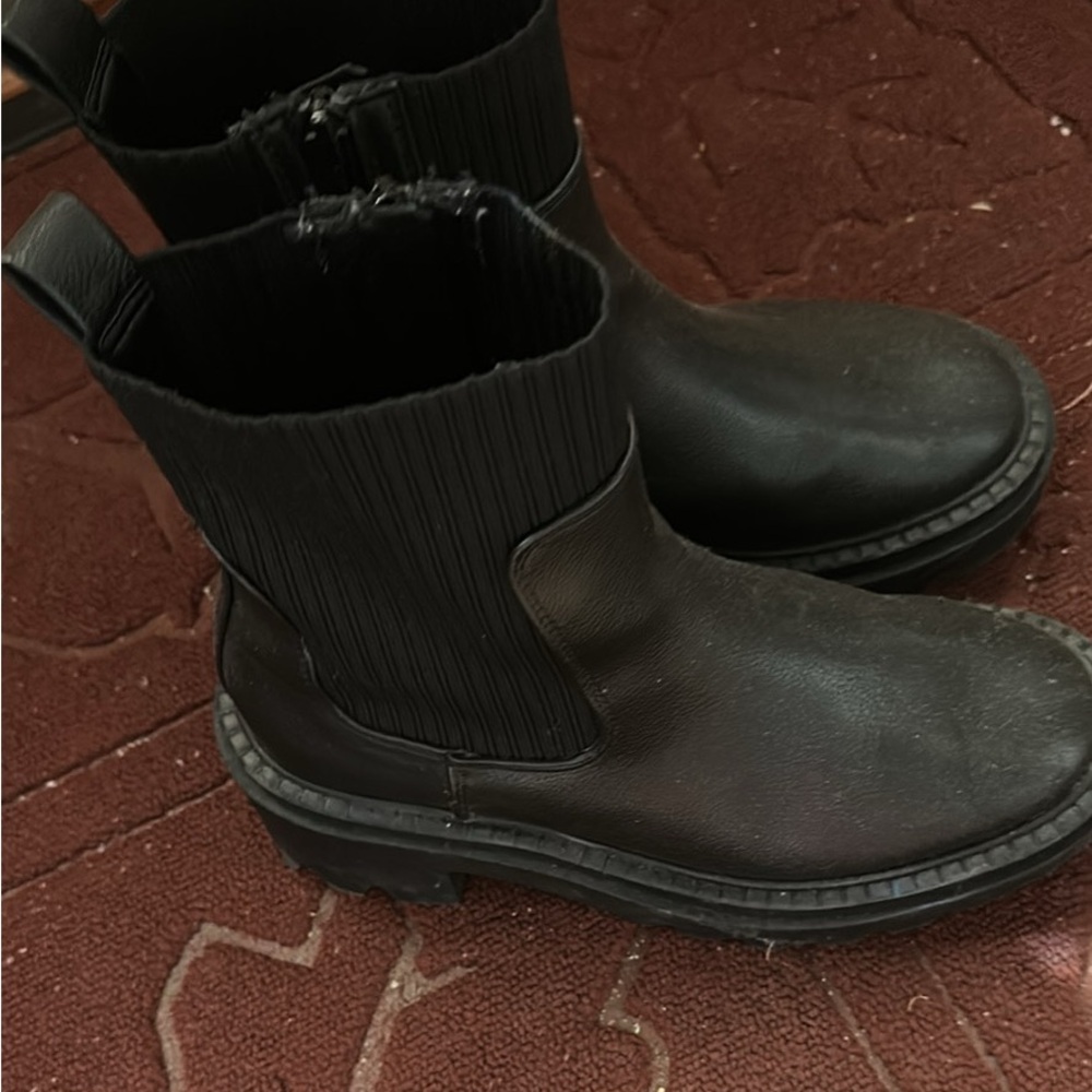 Women target boots size 6.5